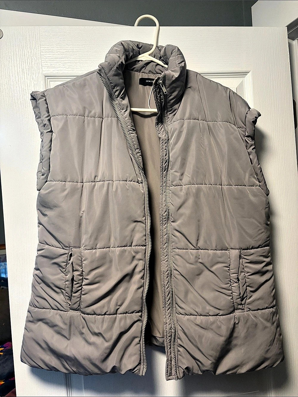 Dokootoo Gray Puffer Vest Like New